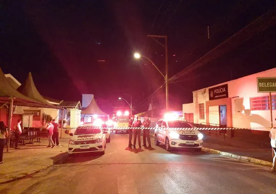 Homem procura atendimento em hospital, esfaqueia sete pessoas e é morto pela PM