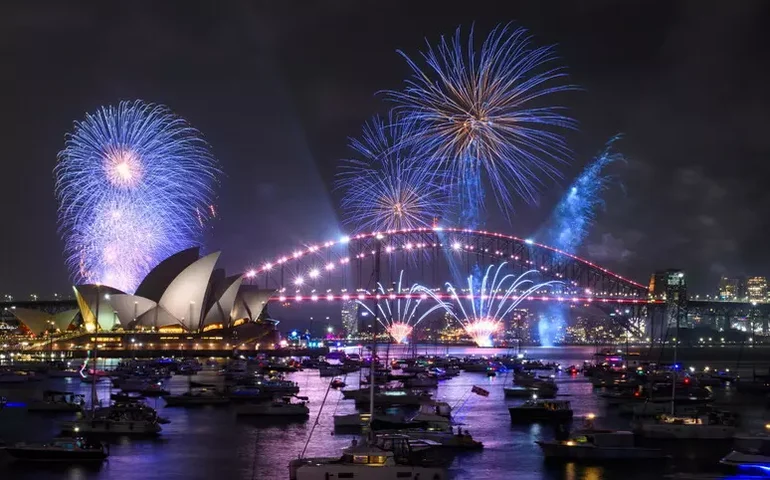 Sydney recebe Ano Novo homenageando vítimas de ataque terrorista