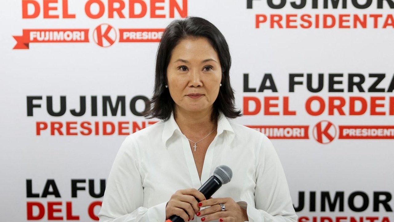 Fujimori se aproxima da Presidência do Peru e Sánchez convoca protesto