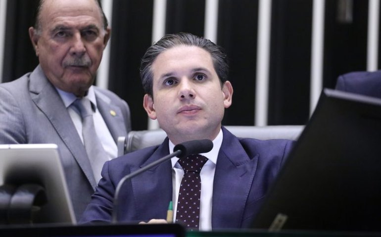 Motta aponta fragilidade institucional após decisão de Gilmar Mendes sobre impeachment