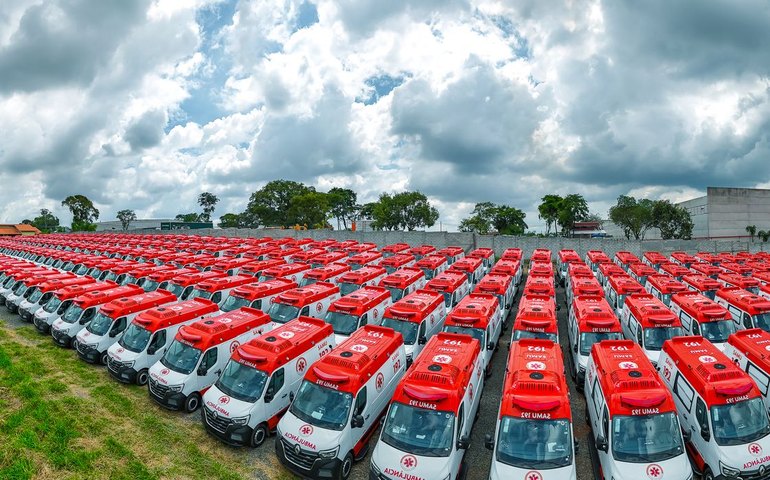 Lula entrega 789 novas ambulâncias para a frota do Samu