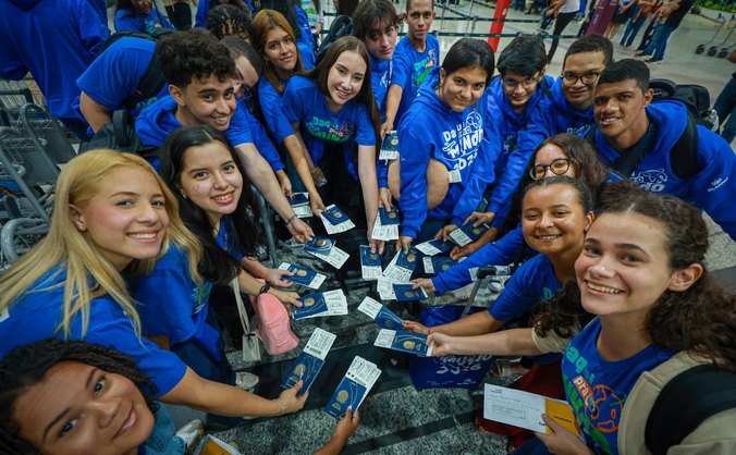 Estudantes desembarcam na Inglaterra nesta sexta-feira