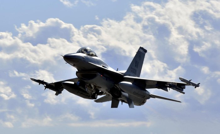 Jornal explica como a Ucrânia teria derrubado seu próprio caça F-16 Jornal explica como a Ucrânia teria derrubado seu próprio caça F-16