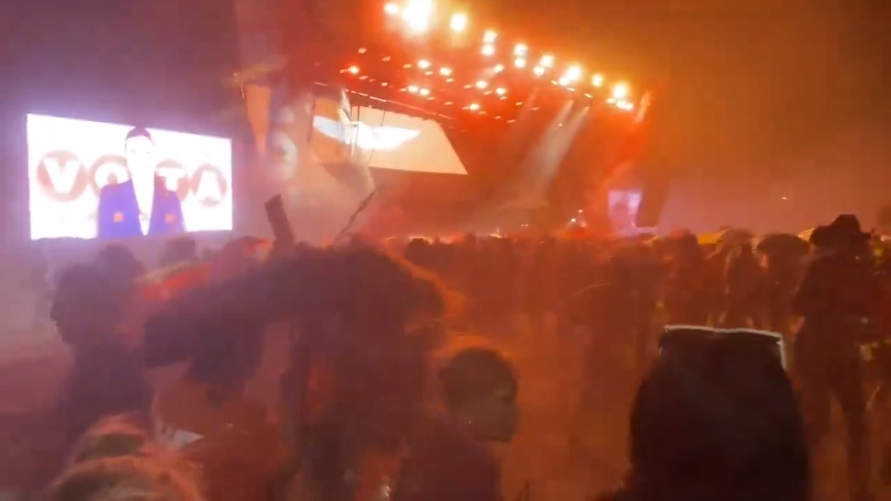 Vídeo mostra momento em que palco cai durante comício eleitoral no México; nove pessoas morreram