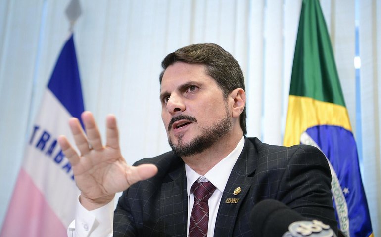 Mídia: Senador Marcos do Val contraria decisão do STF e viaja para os EUA