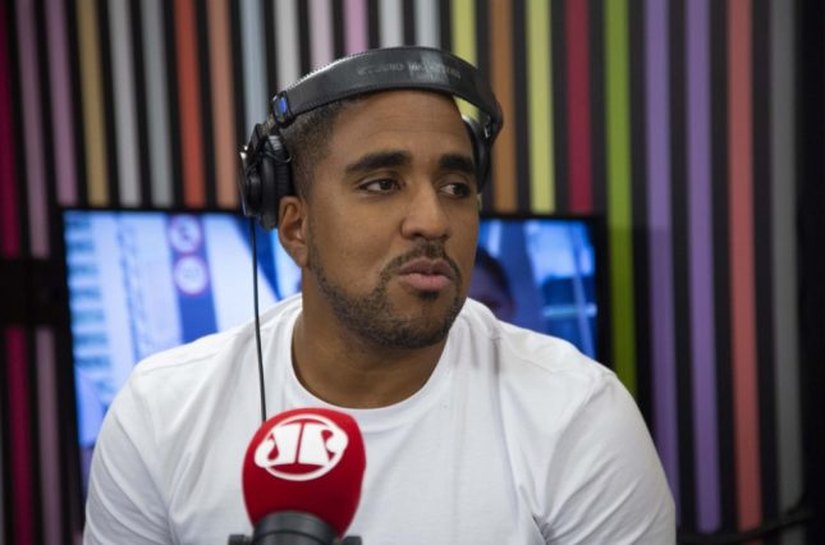 Vídeo: Influencer bolsonarista descobre racismo e agora teme extrema-direita