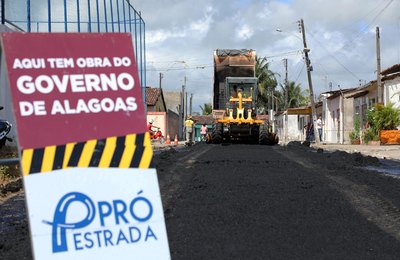 Paulo Dantas autoriza pavimentação das ruas do Conjunto Benedito Bentes nesta quinta (2)