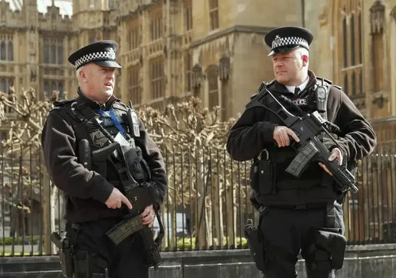 Autor de ataque com substância química em Londres teria morrido afogado, diz polícia