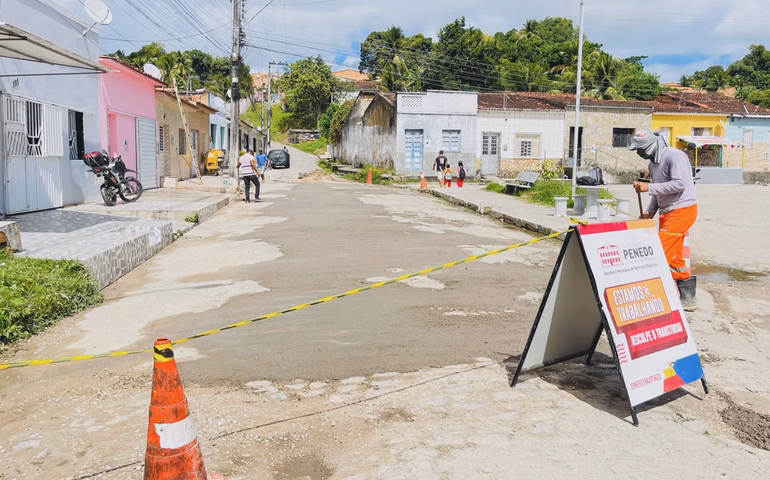 Prefeitura conclui recapeamento na região do Jatobá e melhora mobilidade no Centro de Penedo