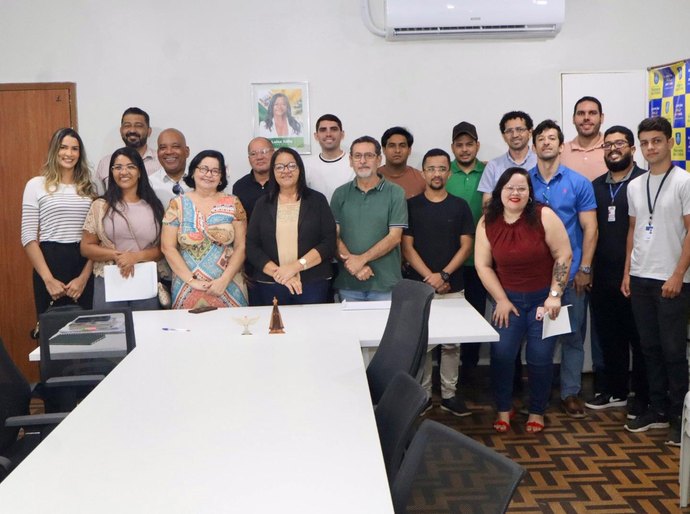 Secretarias municipais de Palmeira participam de reunião com representantes do IBGE