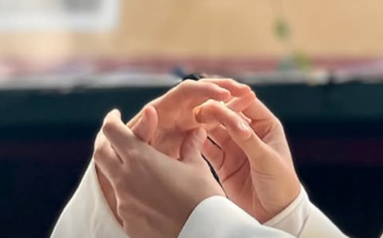 Filha de Débora Bloch, Julia Anquier celebra união com Maria Beraldo em festa em São Paulo