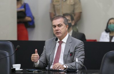 Deputado Ronaldo Medeiros apresenta requerimento para plano de saneamento em Maceió