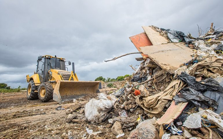 Prefeitura realiza grande ação de limpeza no bairro Itapoã
