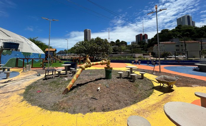 Praia do Sobral e praça no Reginaldo ganham equipamentos em LED Praia do Sobral e praça no Reginaldo ganham equipamentos em LED