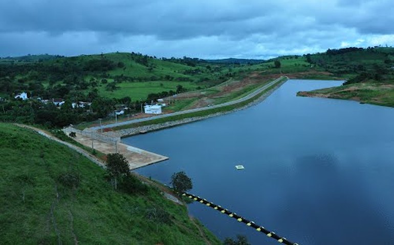 Rompimento em adutora interrompe abastecimento em Palmeira e Quebrangulo