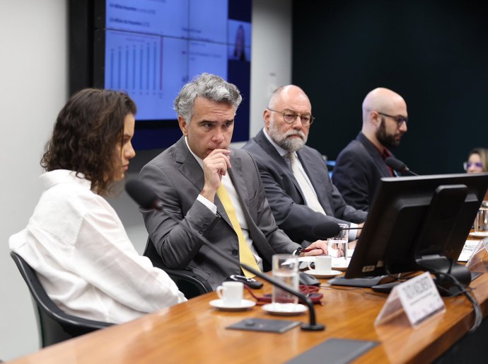 Rafael Brito trabalha para aprovar o SUS da Educação até setembro