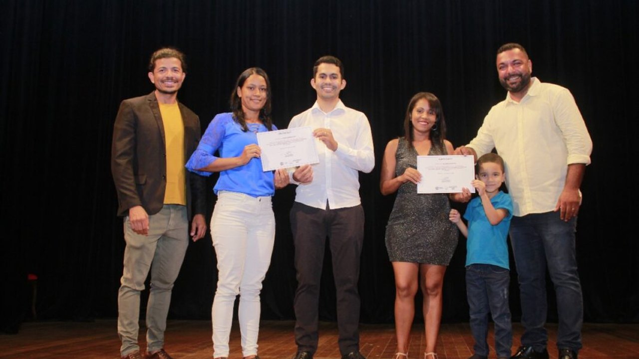 Prefeitura de Penedo entrega certificado para concluintes de cursos no setor turístico