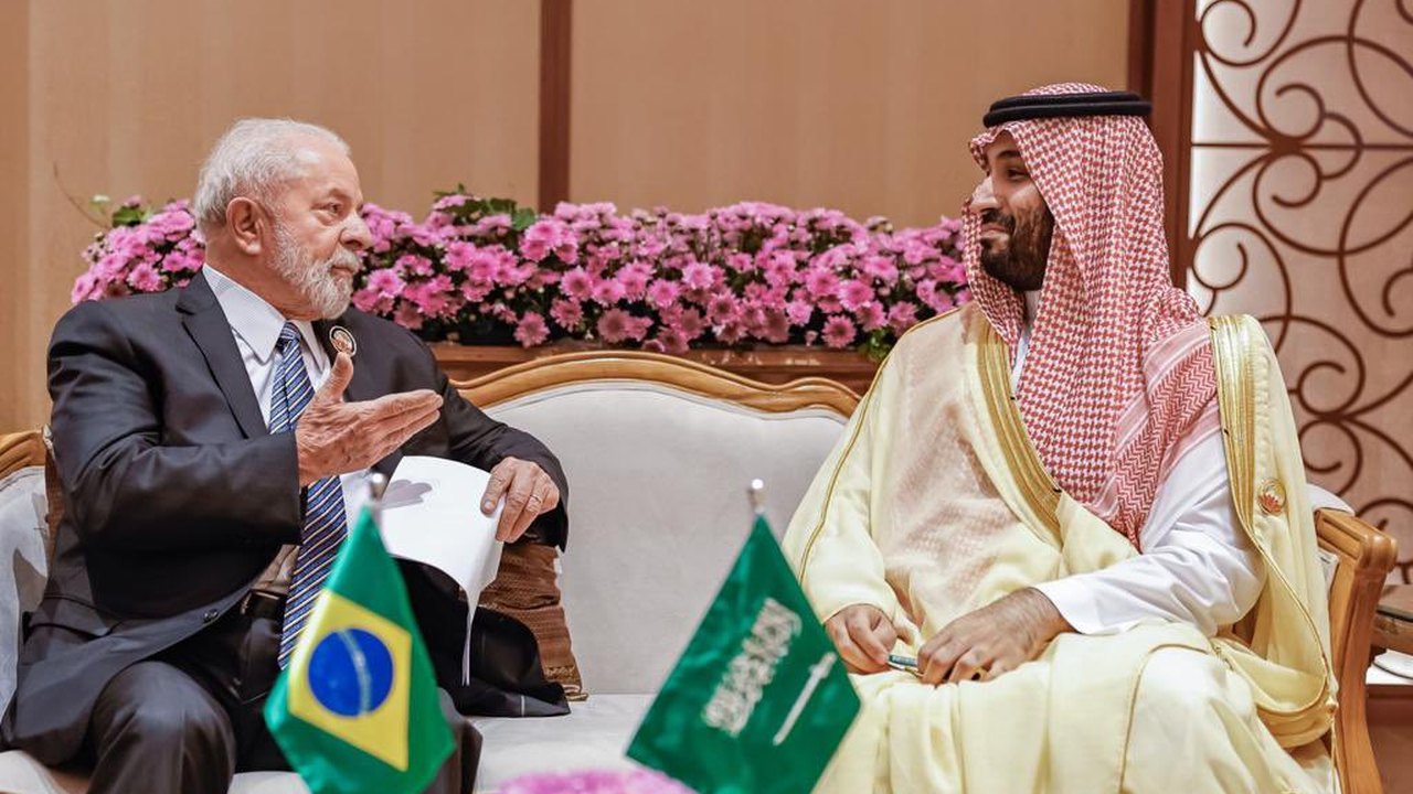 Lula encontra príncipe saudita que deu joias a Bolsonaro e delegação do país virá ao Brasil analisar obras do PAC