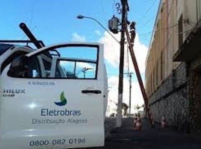Por conta das chuvas, Eletrobras desliga energia de municípios por segurança