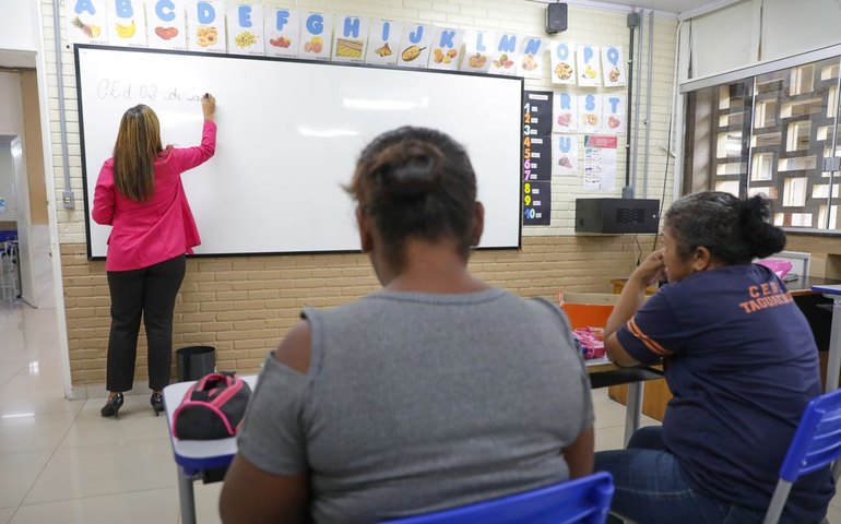 Pé-de-Meia: entenda como a frequência do aluno influencia o pagamento