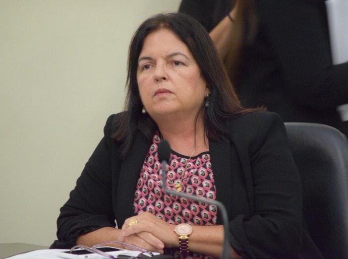 Fátima Canuto alerta para lei que determina a validade das receitas médicas em todo o País
