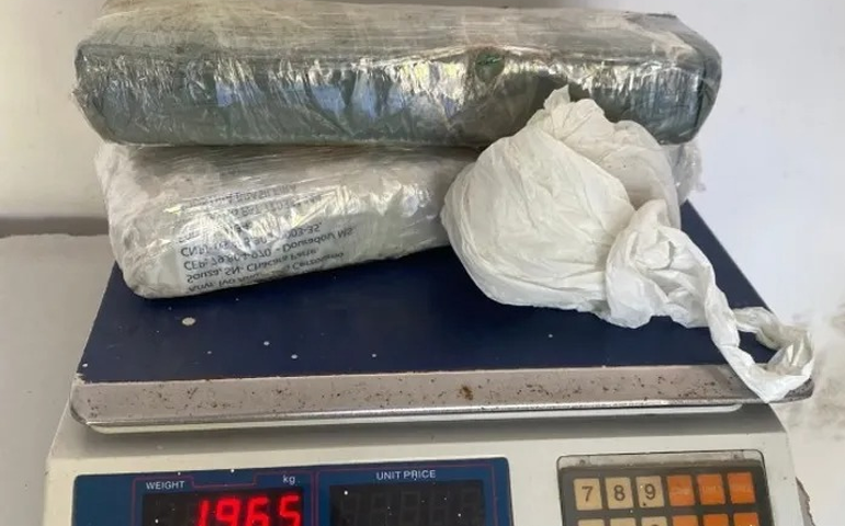 Polícia apreende em Arapiraca quase 2 kg de maconha que vinham do Mato Grosso do Sul