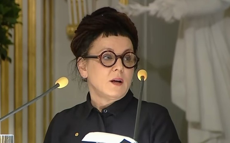 Escritora vencedora do Nobel admite uso de IA para 'embelezar' ideias