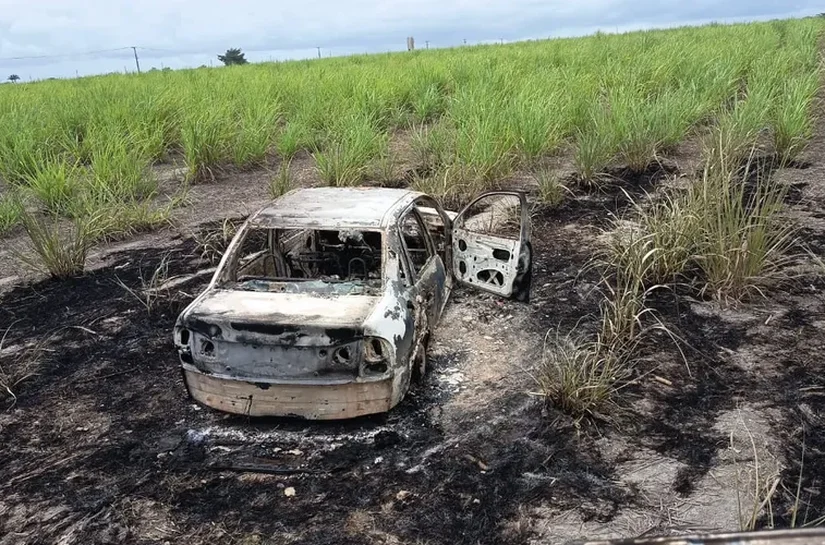 Carro de idoso desaparecido é encontrado carbonizado em Rio Largo