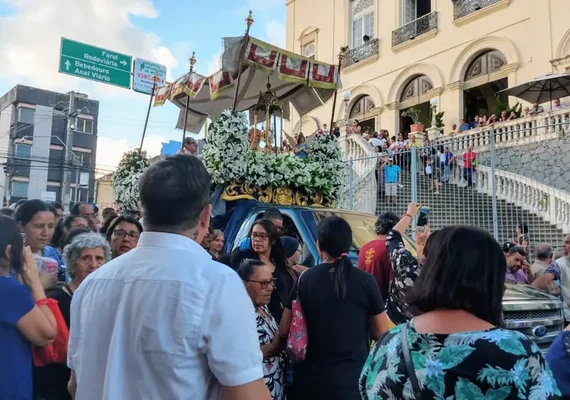 Ruas do Centro e Farol serão interditadas para procissão de Corpus Christi