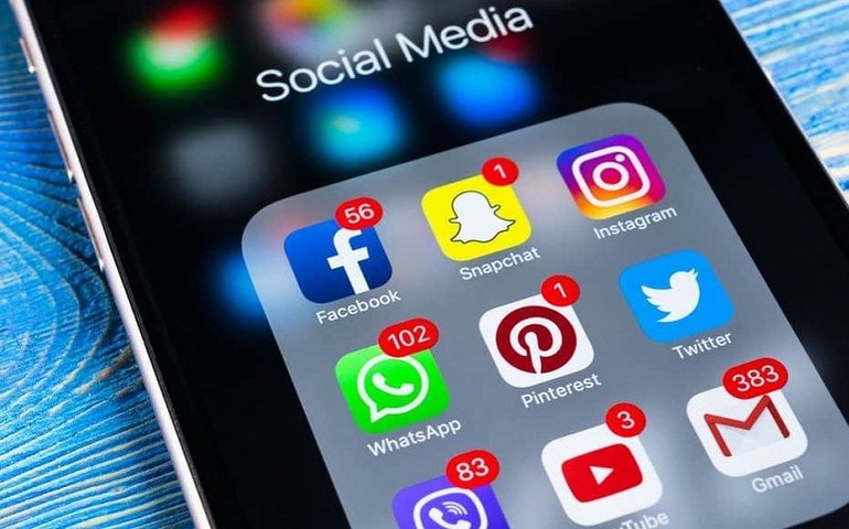 Redes sociais ‘cancelam’ aliados de Bolsonaro