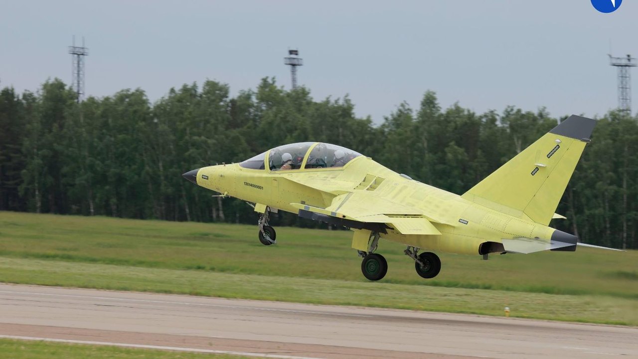 Aeronave russa Yak-130M é capaz de realizar ataques com bombas guiadas a laser, diz Rostec