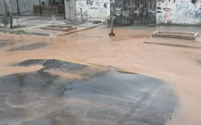 Prefeito do Rio sanciona projeto que prevê fim de flanelinhas e do pagamento em dinheiro por vagas de carro nas ruas