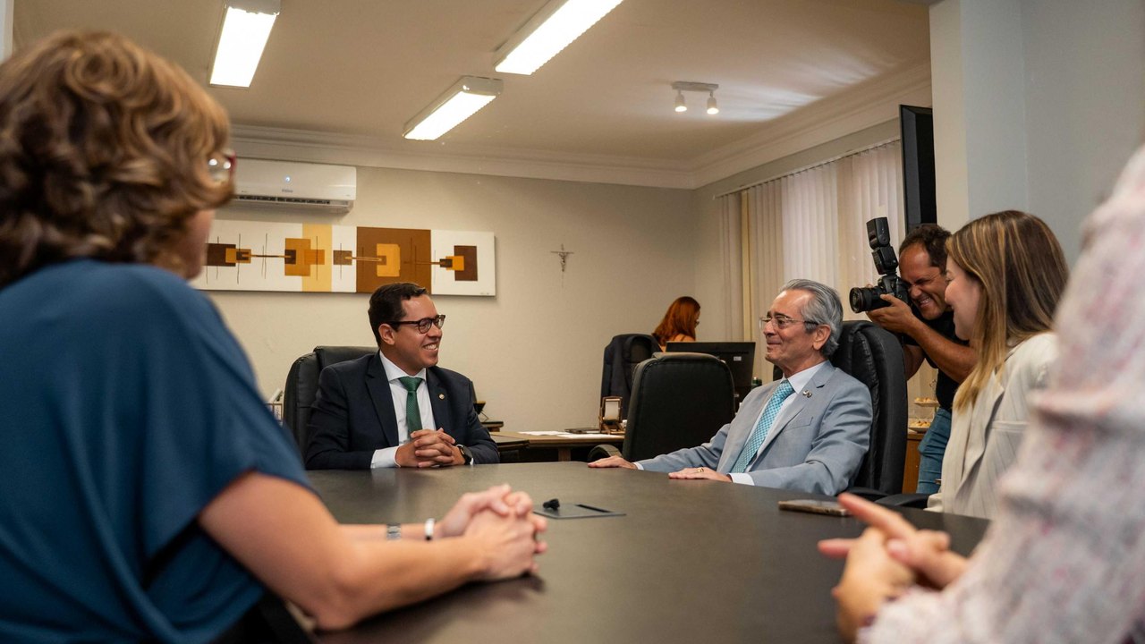 Fábio Bittencourt visita Defensoria Pública e destaca diálogo permanente entre os Poderes