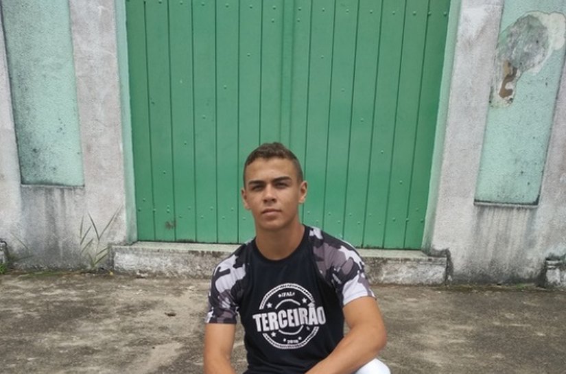 Estudante realiza campanha para custear participação em evento esportivo