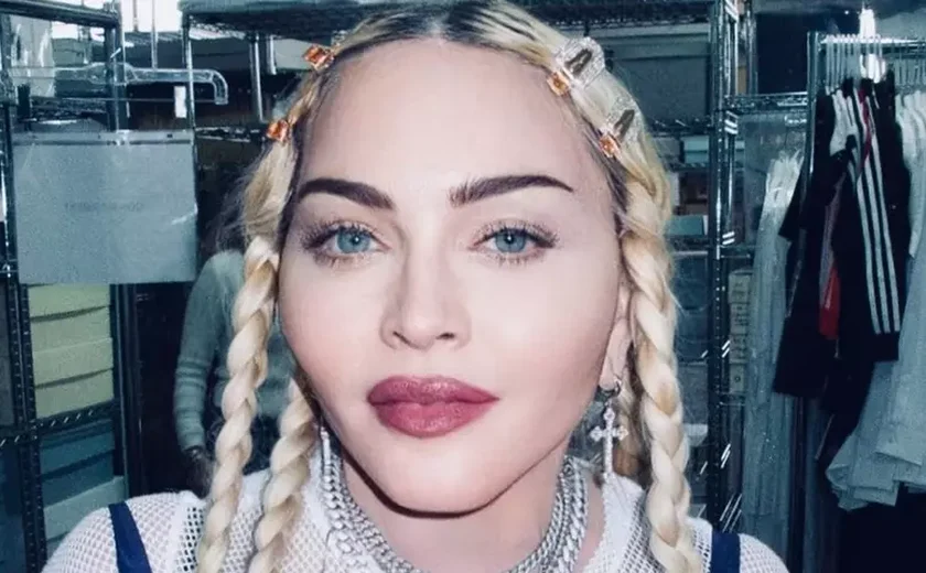 Madonna surpreende com unha pintada nas cores do Brasil