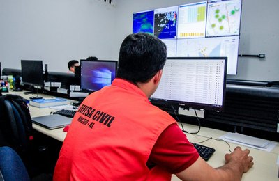 Defesa Civil orienta sobre acionamento em caso de ocorrências