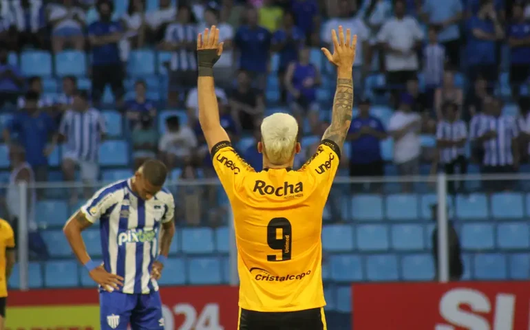 Criciúma vence clássico com Avaí para disparar no Catarinense