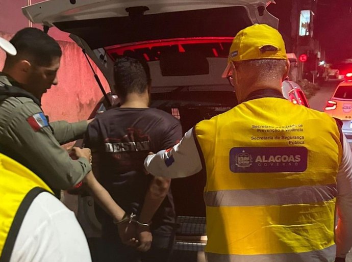 Ronda no Bairro prende homem por ameaça ao próprio pai no Jacintinho