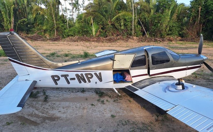 Polícia Federal apreende avião com meia tonelada de drogas em Rondônia