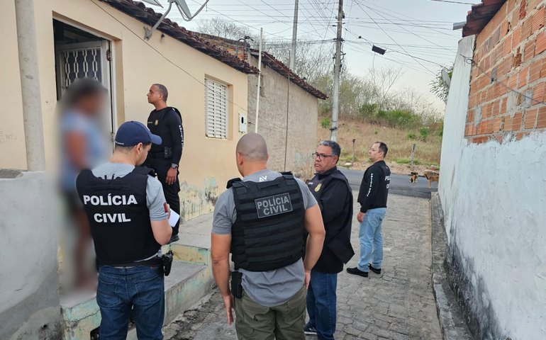 Polícia deflagra Operação Folhas Secas e cumpre mandados contra organização criminosa em Santana do Ipanema