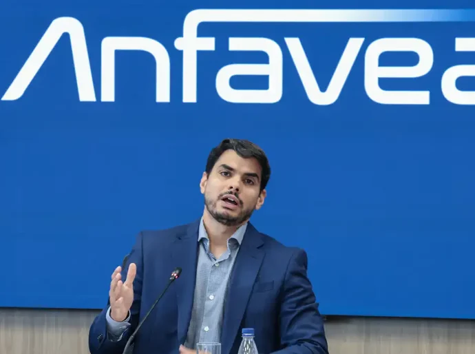 Anfavea projeta crescimento de 3,7% na produção de veículos para 2026