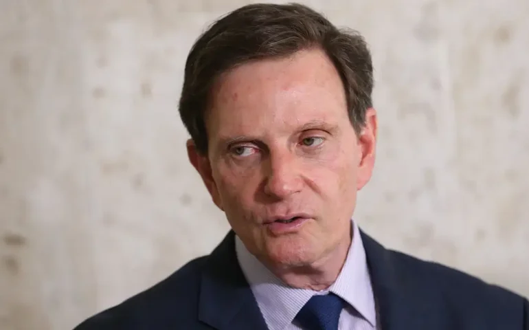 Justiça condena Crivella por censura a livro durante a Bienal de 2019