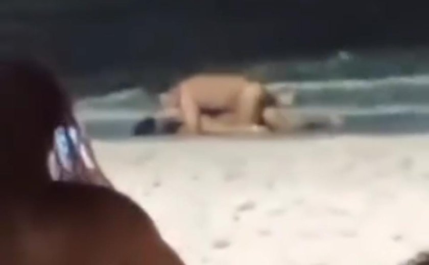Flagrante na Praia de Pajuçara: casal é filmado em ato sexual em público
