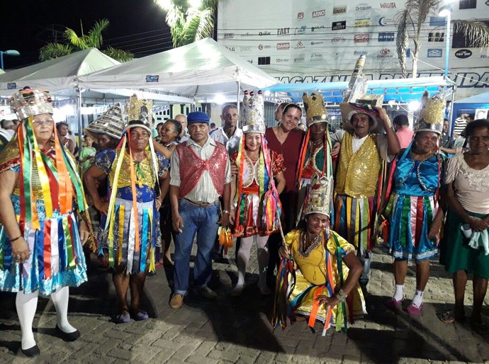 Grupo de idosos do cras de Anadia se apresentam em festa da Padroeira