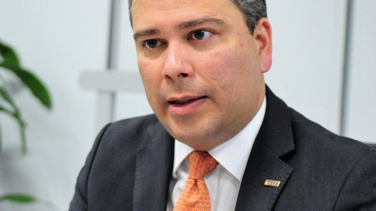 Defesa de ex-presidente do BRB pede transferência da Papuda para negociar delação