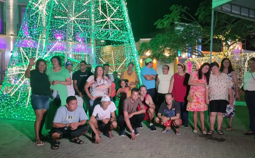 Usuários do CAPS celebram o Natal conhecendo o Penedo Luz