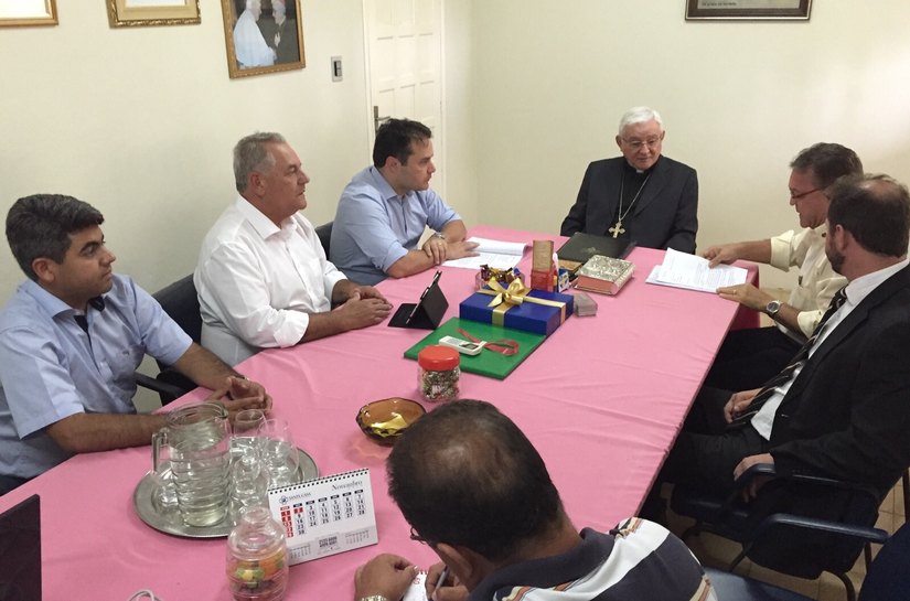 Carimbão busca parceria com Estado para construir Centro de Diagnóstico de Penedo