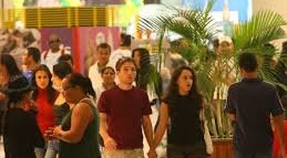 Cresce movimento nos shoppings em busca do presente ideal