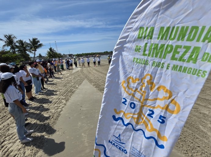 Dia Mundial de Limpeza das Praias: Alurb promove mutirão por toda a orla de Maceió