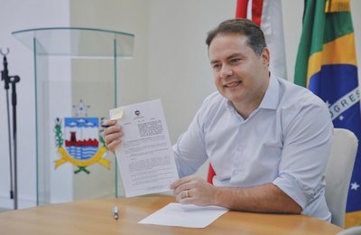 Governador assina decreto que divide pagamento de ICMS do comércio em três parcelas